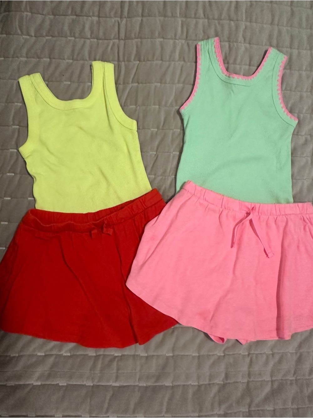GAP KIDS GIRLS BUNDLE OF SKORTS AND RIBBED TANK TOP SIZE SMALL